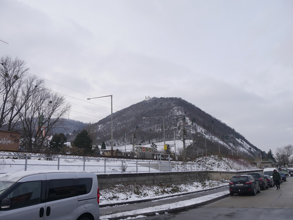 Yep, that's how high it is from the ground! - Leopoldsberg